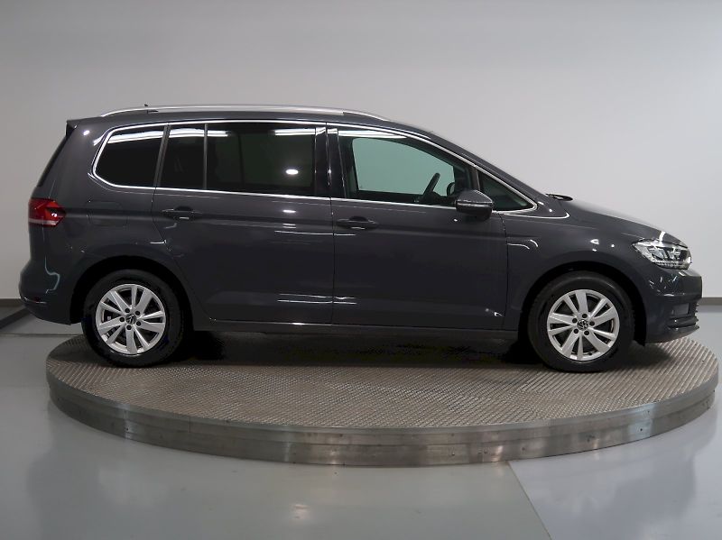 Volkswagen Touran (2023) HIGHLINE 2.0TDI DSG - fotka 8 z 37