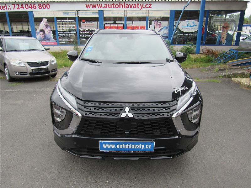 Mitsubishi Eclipse Cross 2,4 i PHEV Plug-in Instyle+ - fotka 2 z 34