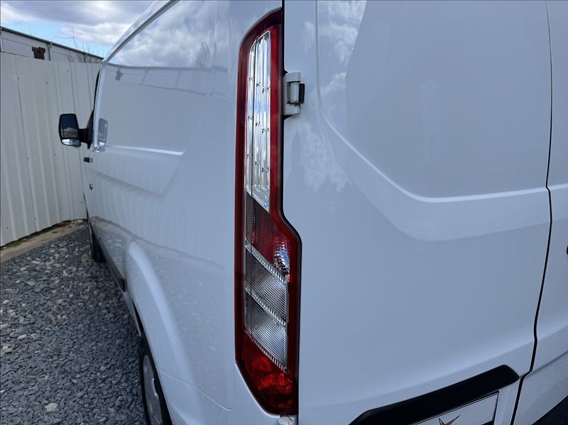 Ford Transit Custom 2,0 TDCi L1H1 DPH 1.maj ČR - fotka 24 z 50