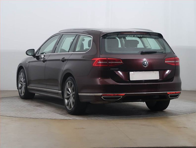 Volkswagen Passat (2018) R-Line 2.0 TDI, 4X4, Automat - fotka 4 z 21