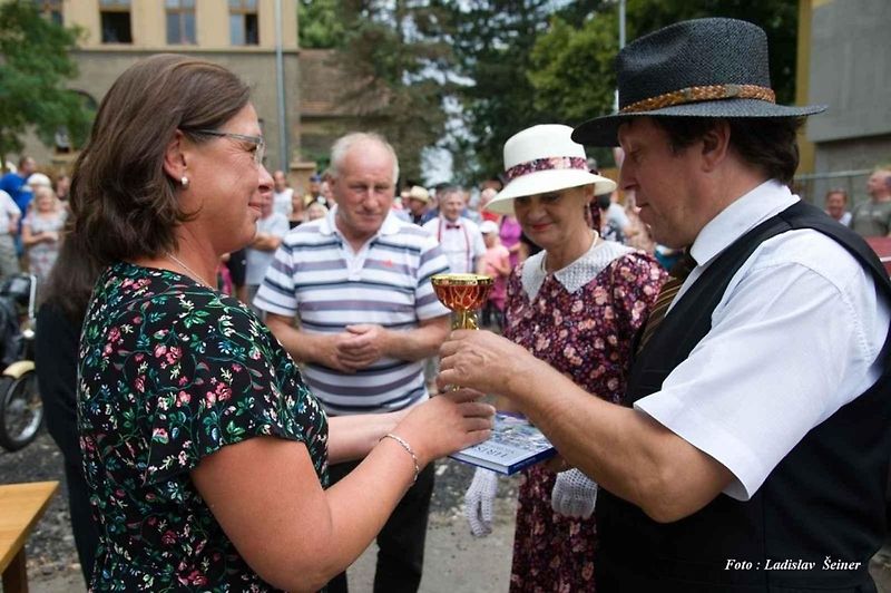 Do Hříškova dorazil na jubilejní veteránský sraz rekordní počet vozidel.