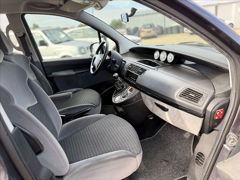Citroën C8 2,0 HDI 100kW XENONY,TAŽNÉ - fotka 24 z 27