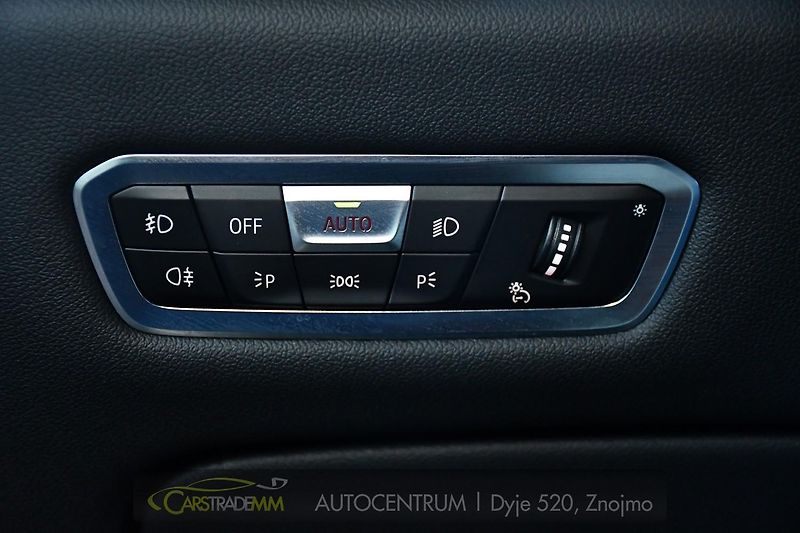 BMW X5 M50D LASER H/K HEAD-UP  - fotka 29 z 67