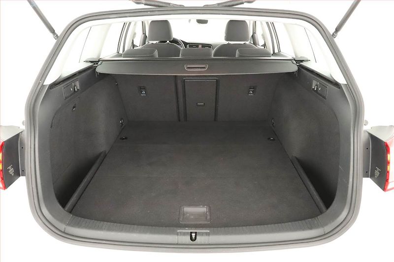 Volkswagen Golf (2019) 2.0 TDI, Serv.kniha, Tempomat - fotka 10 z 15