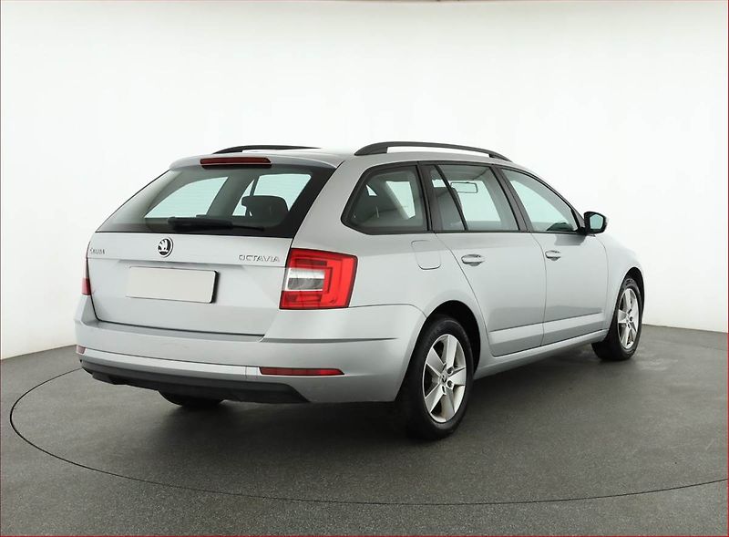 Škoda Octavia (2017) 1.6 TDI, Tempomat - fotka 5 z 16