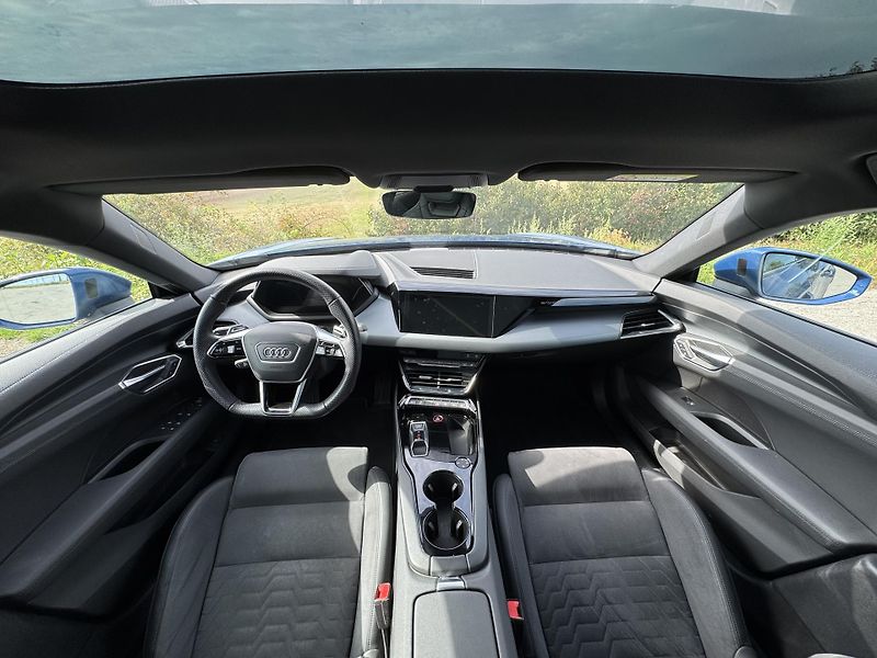 Audi e-tron GT Quattro HUD 360 Vzduch SoH 91% - fotka 38 z 58