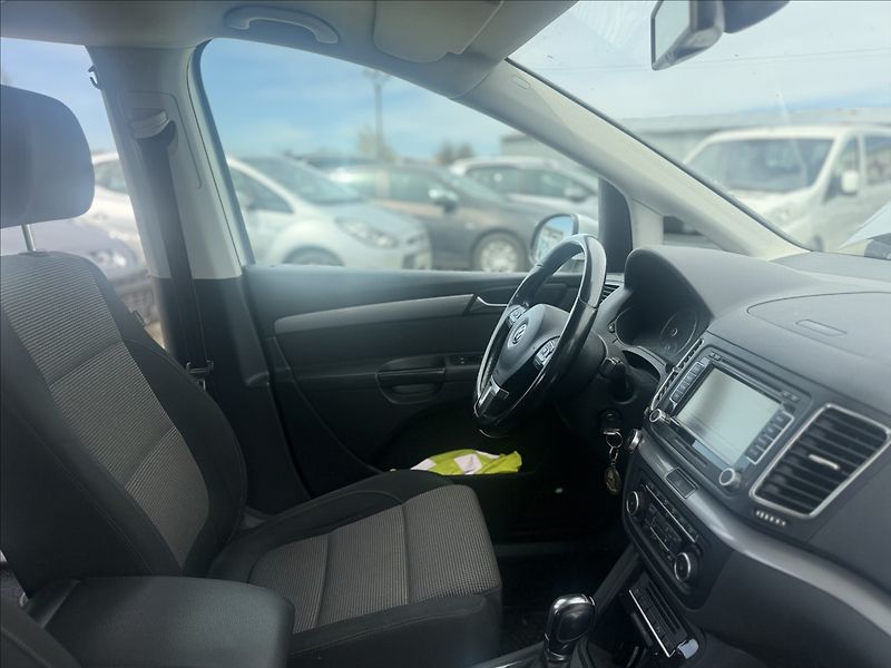 Volkswagen Sharan 2,0 TDI HIGHLINE WEBASTO 125kW - fotka 20 z 21