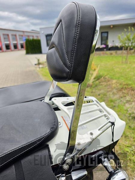 Suzuki Intruder M 800 (2010) - fotka 15 z 18