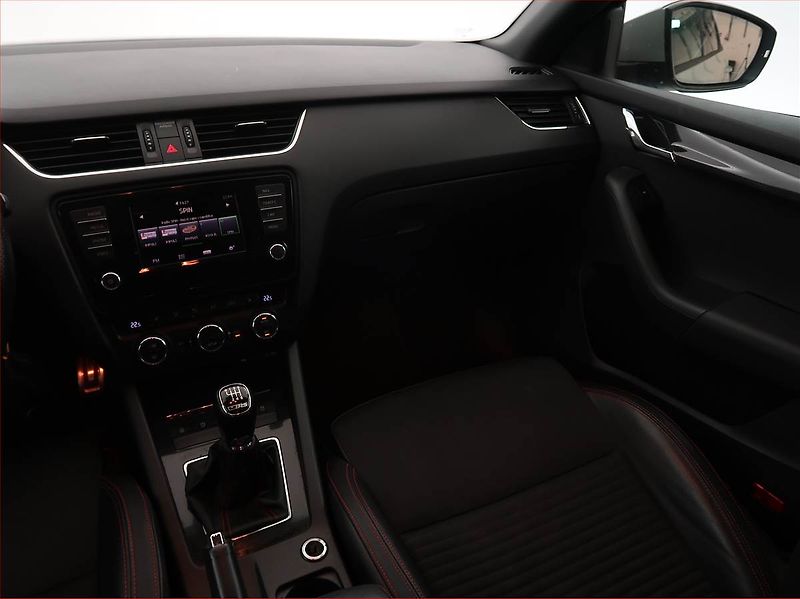Škoda Octavia (2014) RS 2.0 TDI, Kůže, Navi - fotka 8 z 14