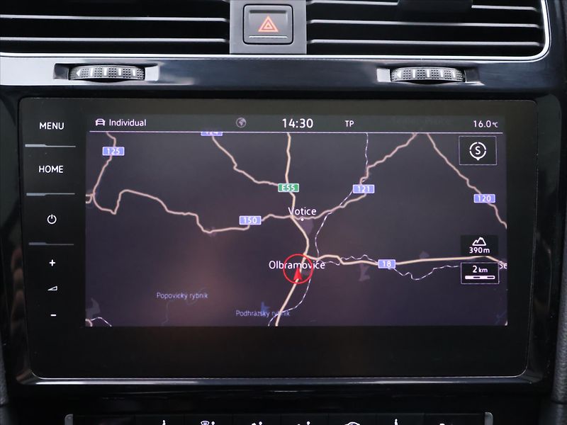 Volkswagen Golf 2,0 TSI R 228kW 4M DSG Virtual - fotka 26 z 40