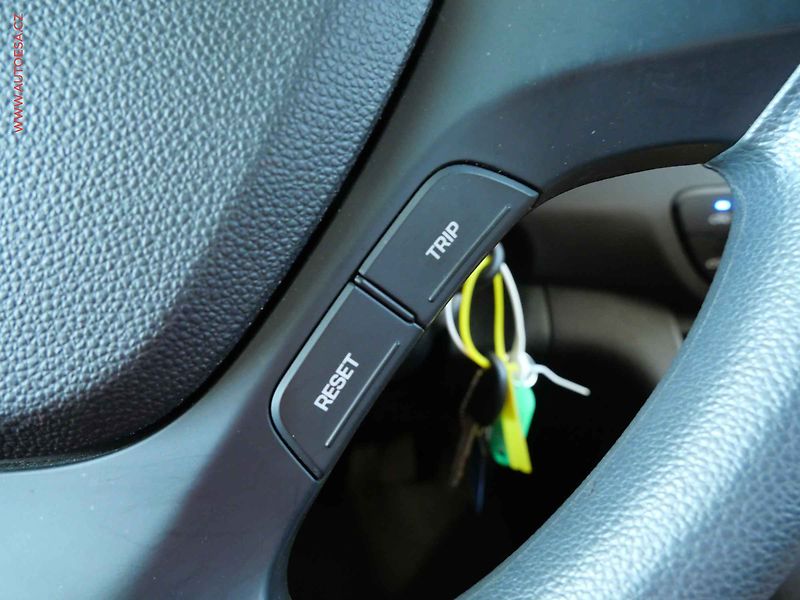 Hyundai i10 (2018) 1.0i, ČR, AC, STK6/28 - fotka 16 z 19