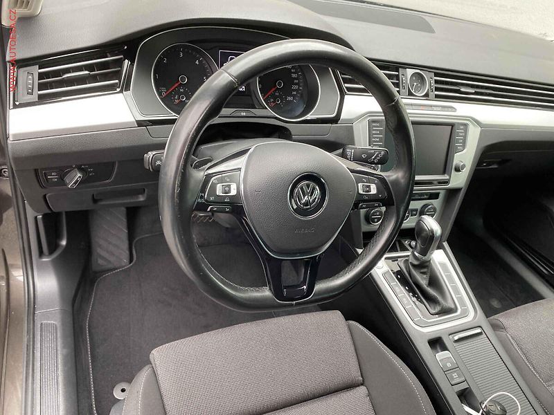 Volkswagen Passat (2016) 2.0 TDi, Comfort, DSG, LED - fotka 13 z 20