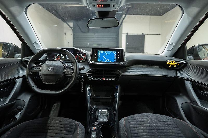 Peugeot 2008 1.2 PureTech 96 kW - fotka 9 z 27
