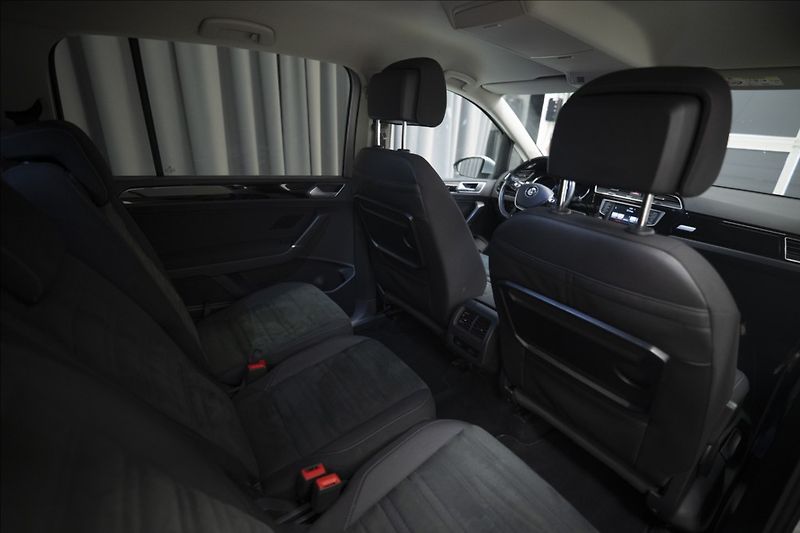 Volkswagen Touran 2,0 TDI MASÁŽ KAMERA VÝHŘEV ČR - fotka 10 z 39