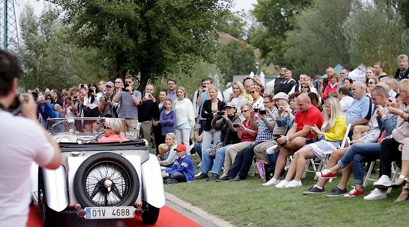 Senzací výstavy bude prezentace velmi vzácného vozu Talbot Lago T26GS, který posbíral už několik titulů na světových soutěžích elegance.