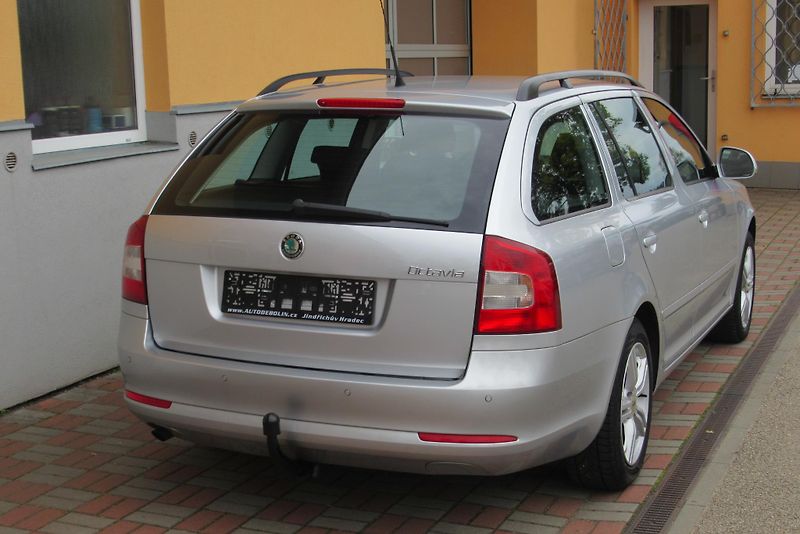 Škoda Octavia 1.2 TSi AUT. KLIMA XENON TAŽNÉ - fotka 8 z 19