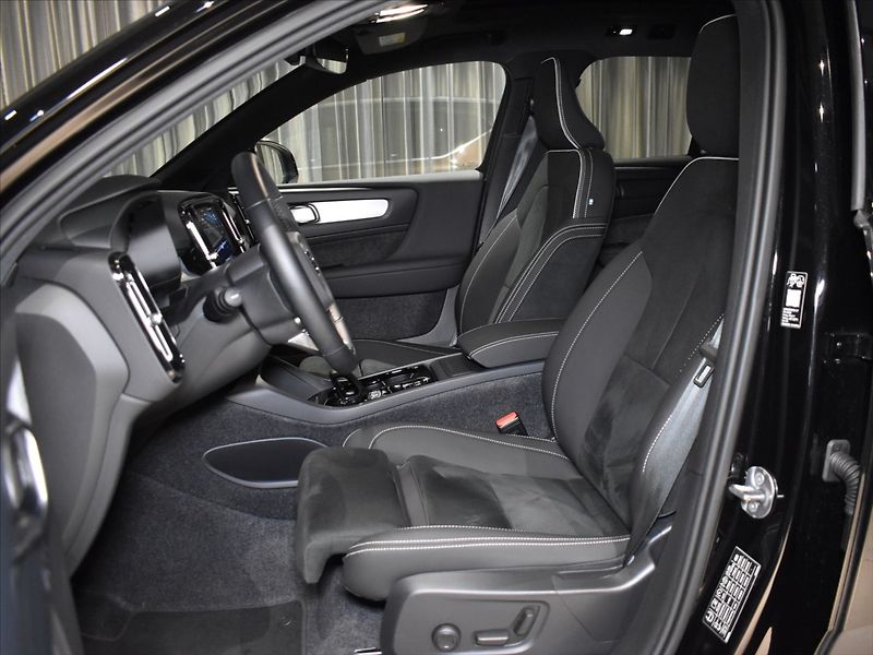 Volvo XC40 2,0 B4 Ultra Panorama,BLIS - fotka 8 z 21