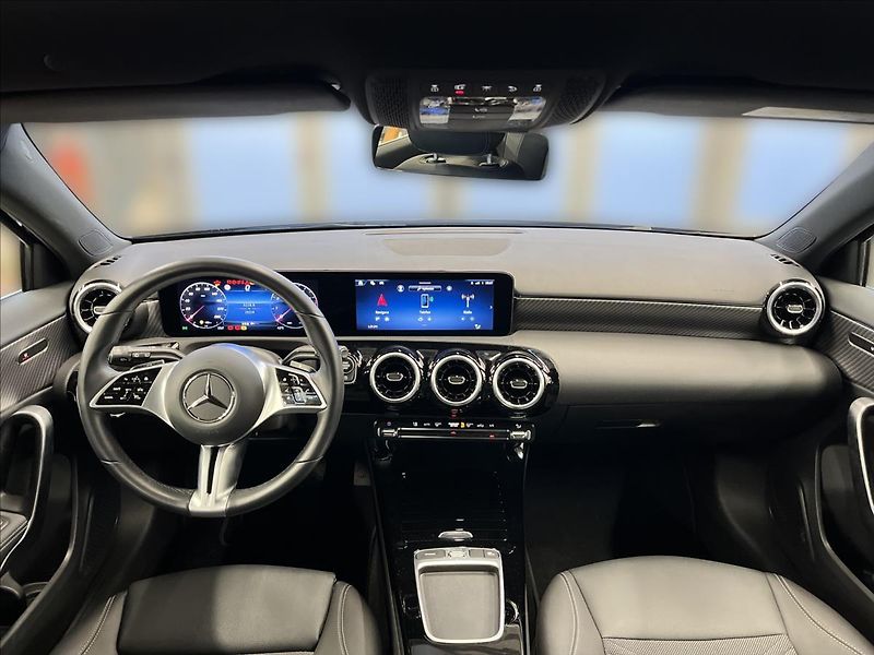 Mercedes-Benz Třídy A 180 Progressive Line - fotka 13 z 21