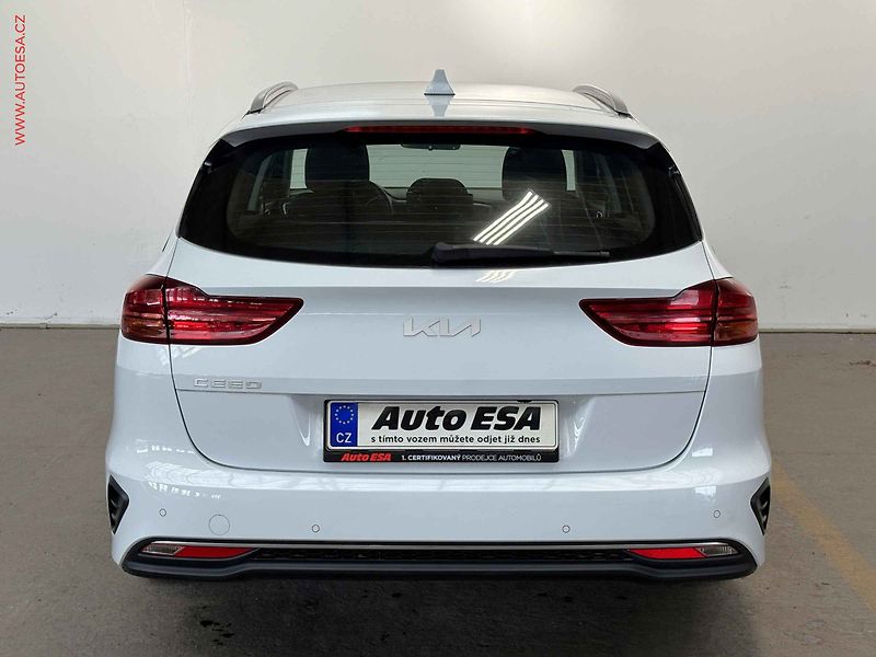 Kia Ceed (2022) 1.5 T-GDI, ČR, STK7/28 - fotka 5 z 15