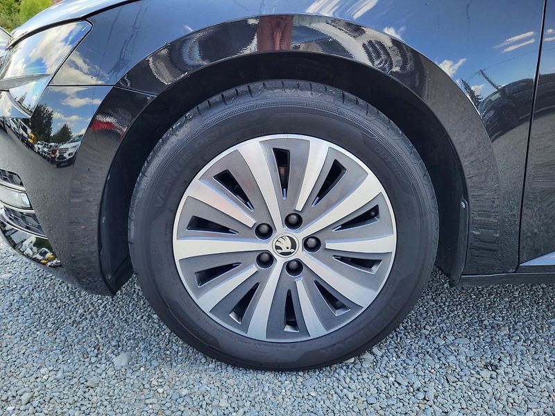 Škoda Superb III FL combi 1.5 TSI DSG STYLE - fotka 35 z 46