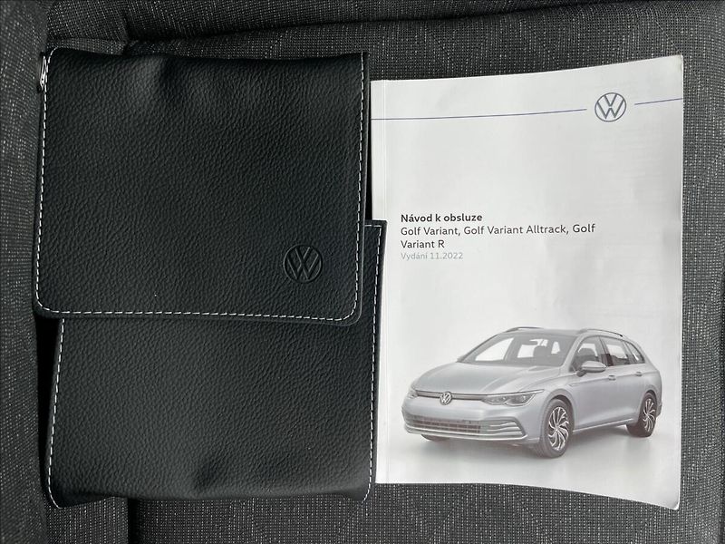 Volkswagen Golf Variant 1,5 eTSI DSG Life KESSY+Kamera - fotka 18 z 23