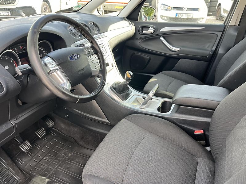 Ford Galaxy (2008) 2.0 Benzin 107 KW 7 míst - fotka 10 z 24