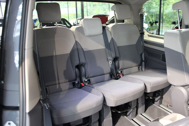 Volkswagen Multivan TDi DSG Edition ACC/NezTop/Har - fotka 26 z 32