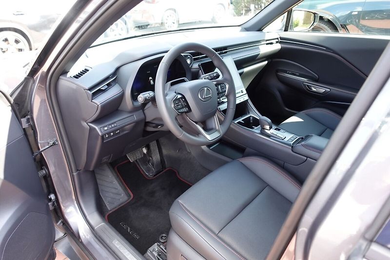Lexus LBX 1,5 HEV Elegant Tech - fotka 12 z 35