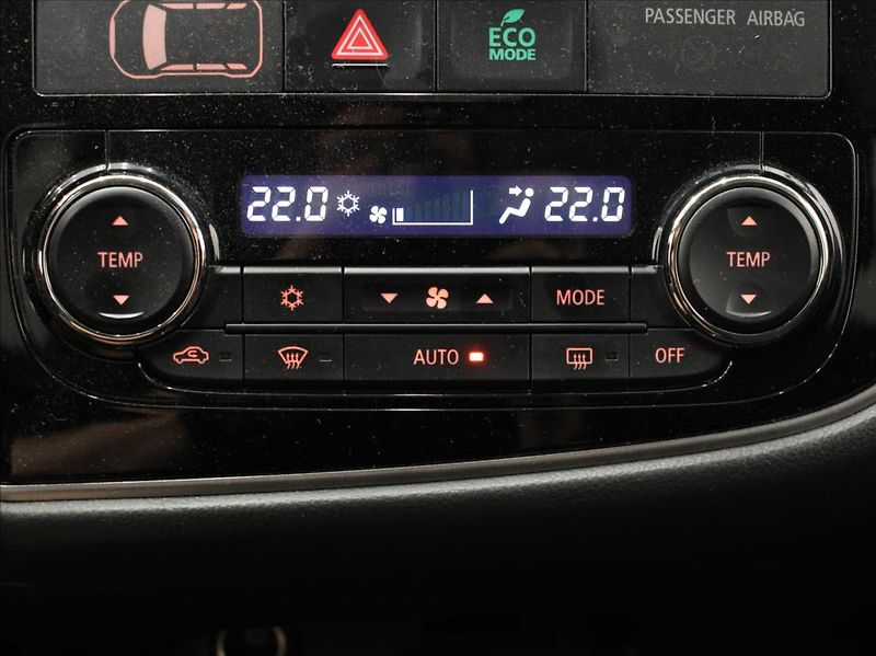 Mitsubishi Outlander 2,3 DI-D 110kW 4x4 7-míst ČR - fotka 18 z 22