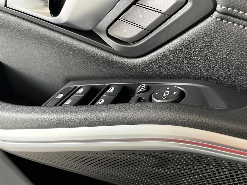 BMW Řada 3 M340i xDrive*Laser*REZERVACE! - fotka 33 z 41