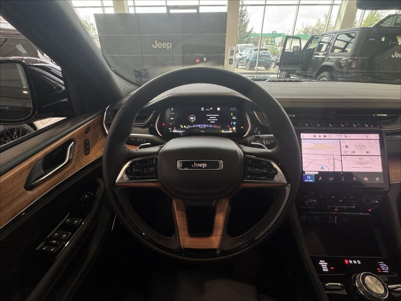 Jeep Grand Cherokee (2024) 2,0 4xe Plug-In 380k 8AT  Summ - fotka 13 z 19