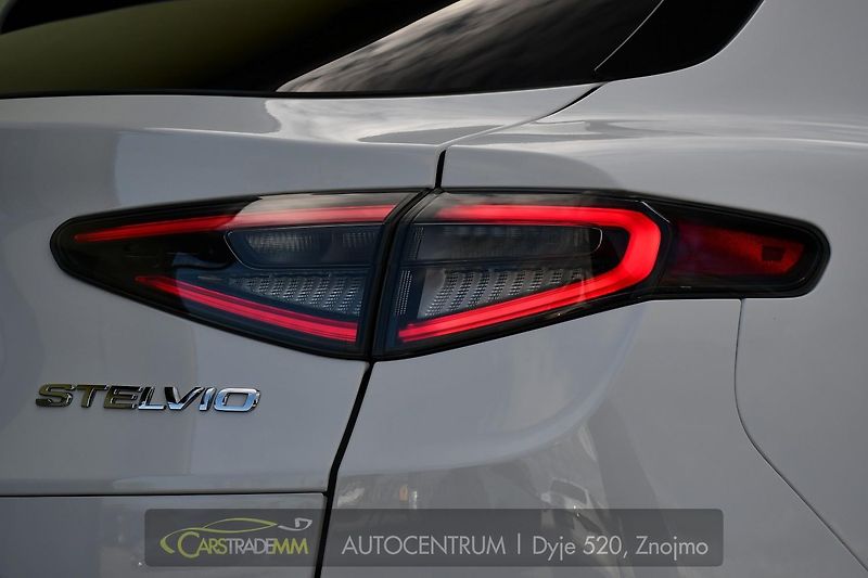 Alfa Romeo Stelvio 2,2D 154kW VELOCE AT8-Q4  - fotka 53 z 53