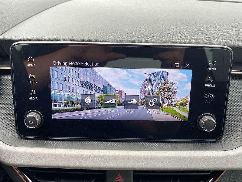 Škoda Scala (2025) 1.0 TSI DSG Top Selection - fotka 16 z 35