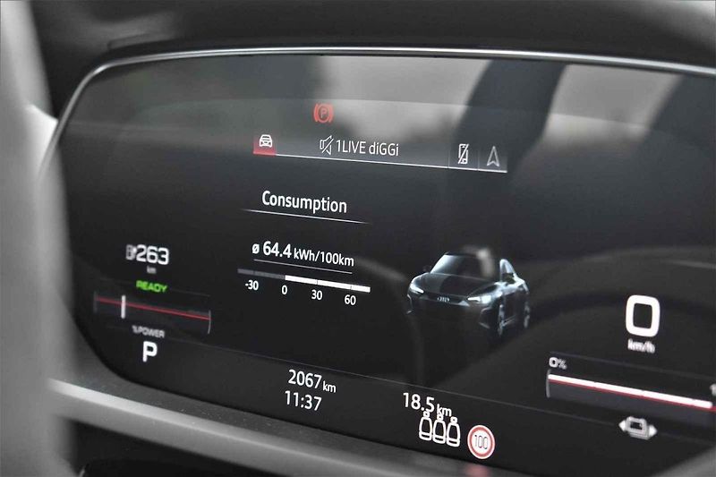 Audi R8 a e-tron GT připravené na jízdu na okruhu