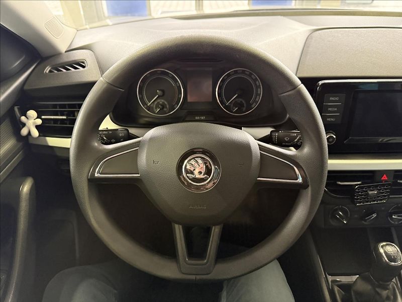 Škoda Scala 1,0   TSI 85kW,SERVISKA,ČR,2.M - fotka 13 z 24