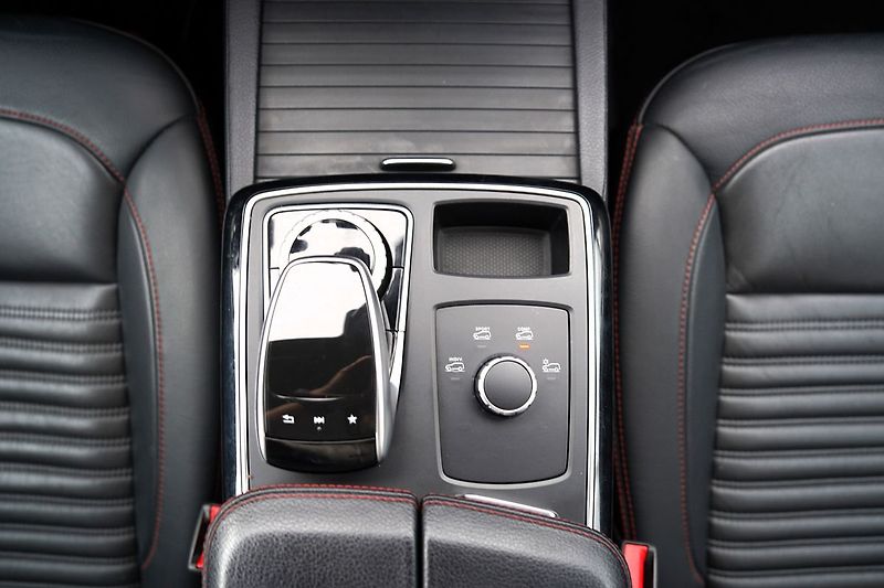 Mercedes-Benz GLE 350d 4Matic AMG/260PS - fotka 31 z 45