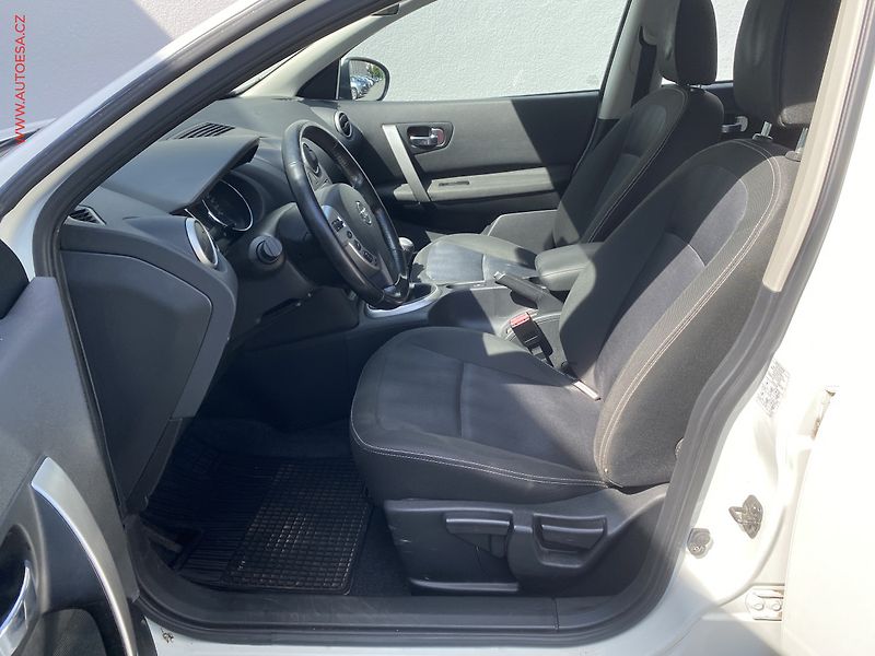 Nissan Qashqai (2011) 1.5dCi, Acenta, TZ - fotka 9 z 16