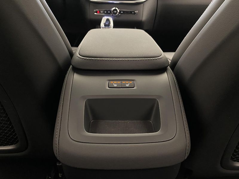 Volvo XC90 (2026) B5 AWD AUT BLACK EDITION PLUS  - fotka 74 z 74