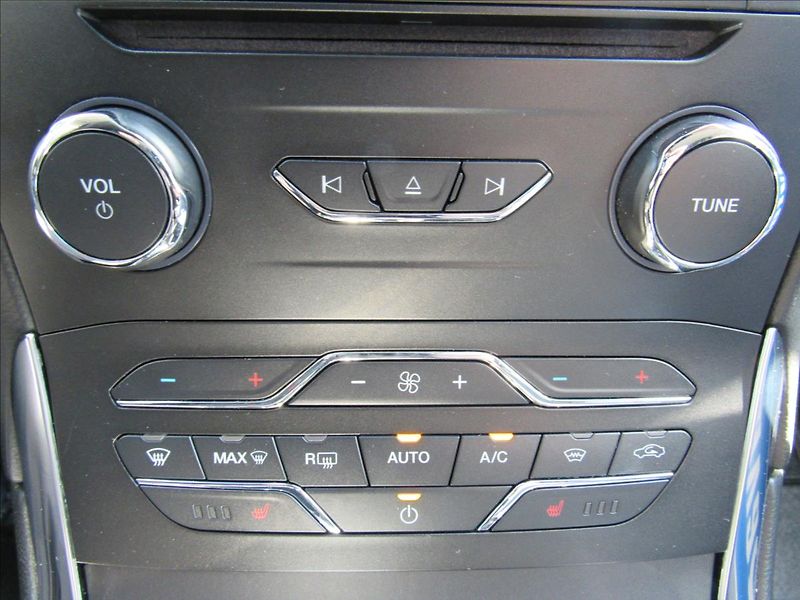 Ford Edge 2,0 TDCi EcoBlue 175kW 4x4 Aut - fotka 18 z 33