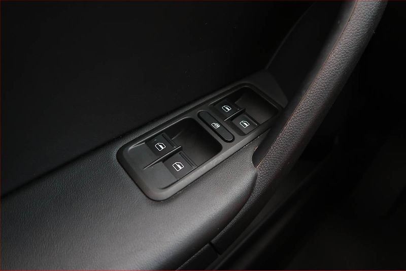 Škoda Yeti (2015) Ambition 2.0 TDI, Serv.kniha - fotka 17 z 19