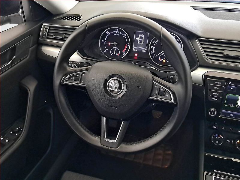 Škoda Superb (2017) 2.0 TDI, Serv.kniha, Navi - fotka 16 z 18
