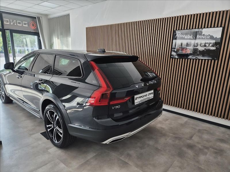 Volvo V90 CC D5 AWD Drive-E Pro POLESTAR - fotka 5 z 46