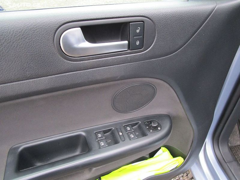 Volkswagen Golf Plus 1,2TSI - 77KW - NOVÝ OLEJ - fotka 12 z 23
