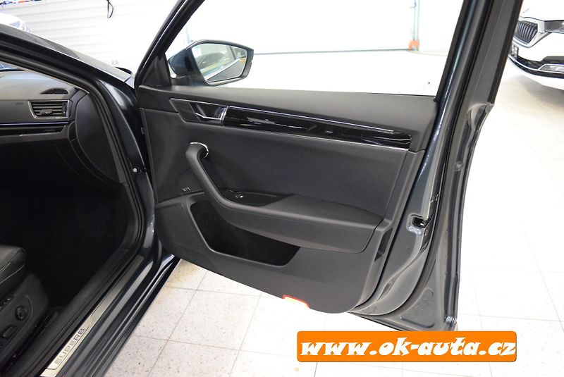 Škoda Superb 1.4 TSI iV LAURIN & KLEMENT  - fotka 29 z 77