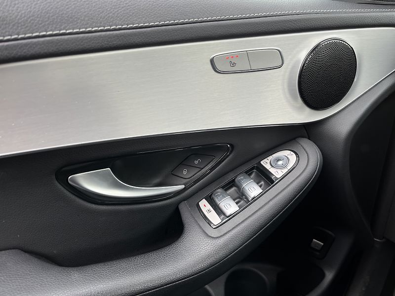 Mercedes-Benz GLC SUV 220 d 4MATIC - fotka 13 z 21