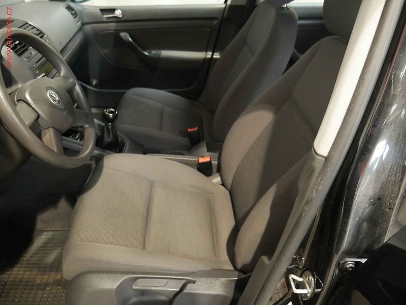 Volkswagen Golf (2005) 1.6, AC, el. výbava - fotka 9 z 14