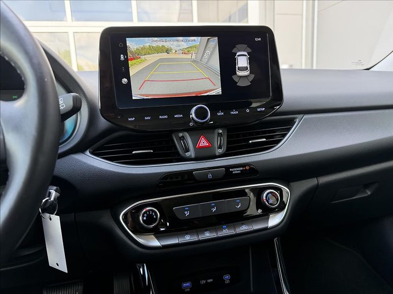 Hyundai i30 1,5 T DCT  WG FL Family Climat - fotka 18 z 25