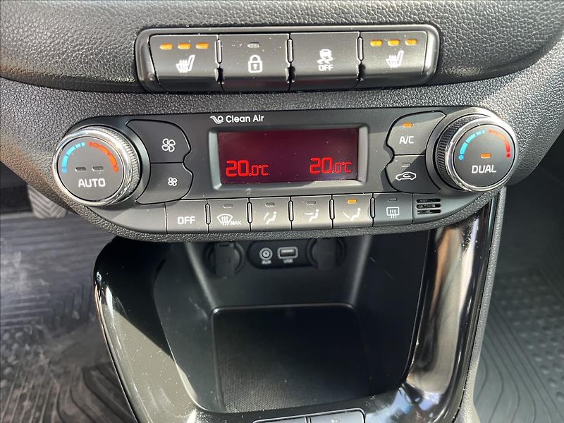 Kia Ceed 1,6 CRDi ČR KLIMA KAMERA NAVI - fotka 20 z 45