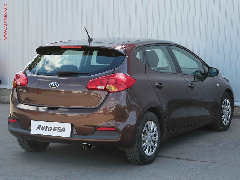 Kia Ceed (2016) 1.4 i, 2.maj,ČR, servis - fotka 4 z 15