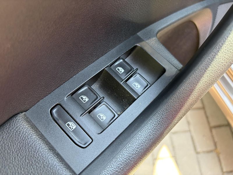 Škoda Octavia 2.0 TDi DSG CLEVER - fotka 25 z 28